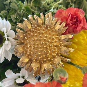 Vintage Castlecliff sunflower brooch